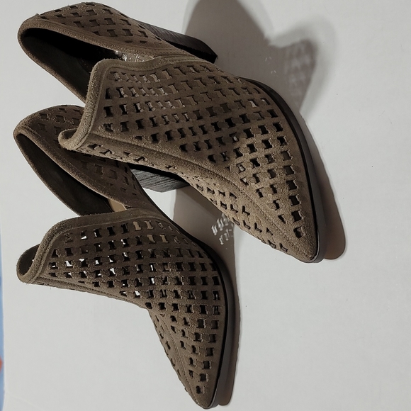 VINCE CAMUTO Brown Suede Ankle Boots Womens High Heel Booties Size 8M - Picture 16 of 16